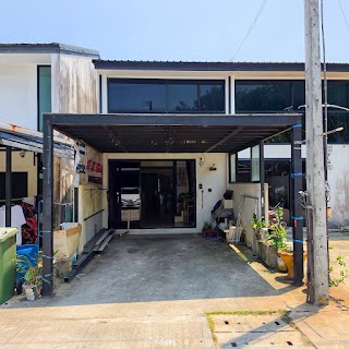 Single-and-a-Half Story Townhouse for Sale view 1