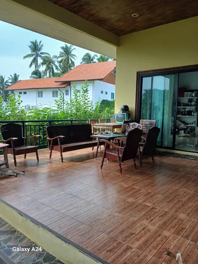 Only 3 minutes from the house to the beach! Peaceful and private atmosphere, perfect for relaxation view 4