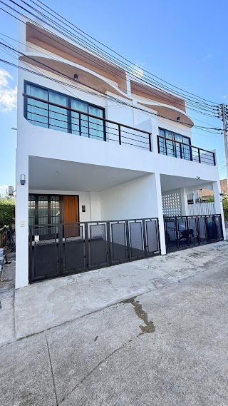 Stylish Modern Townhome – Overlooking the Park at Srisuchart 5 Village view 1